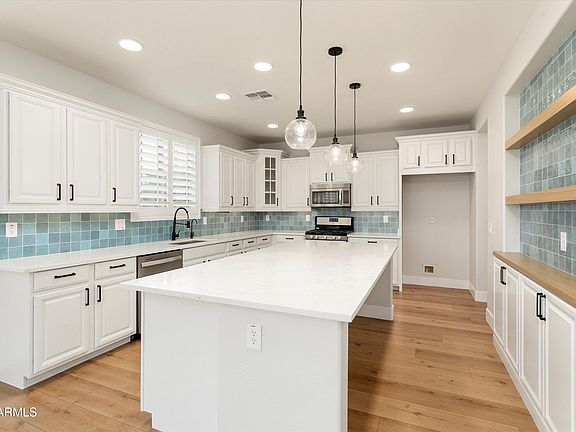 2nd image of 14885 W DREYFUS Street