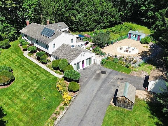 2nd image of 10 Bethany Dr