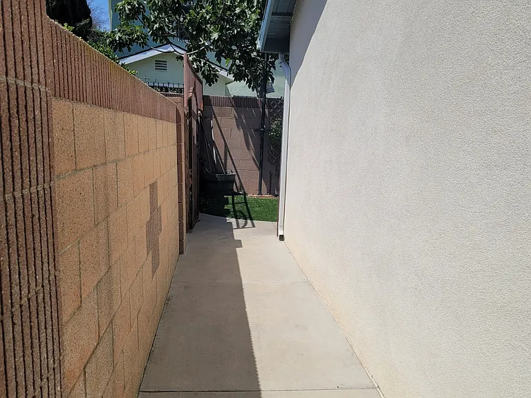 1311 W Sandison St — Photo 21