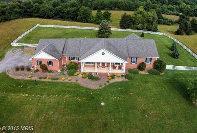 1st image of 290 Bridle Path Dr