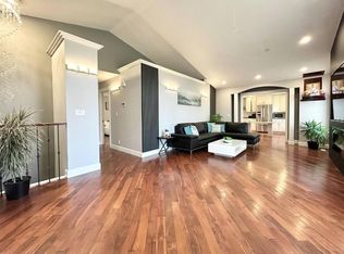 305 SW Lakeside Greens Cres, Chestermere, AB T1X1C3