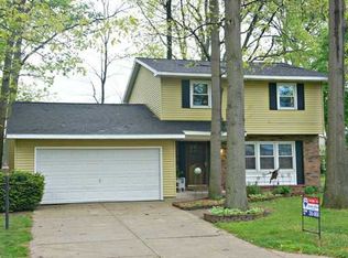 1910 Forest Edge Dr, Mishawaka, IN