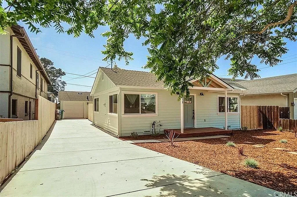 2 bed, 850 sqft, $3,200 — Photo 1