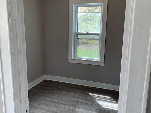 2nd image of 3284 W Sherman Ave
