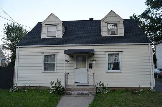 Single Family Home with Large Yard 4 bedrooms! — Photo 1