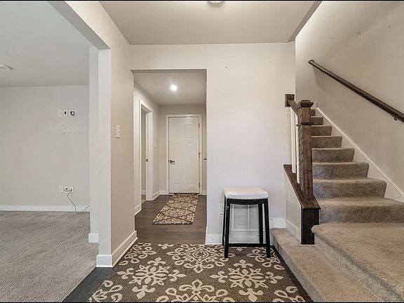 4th image of 310 N Parkway Dr
