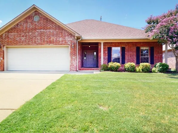 1325 Champions Dr, Conway, AR 72034