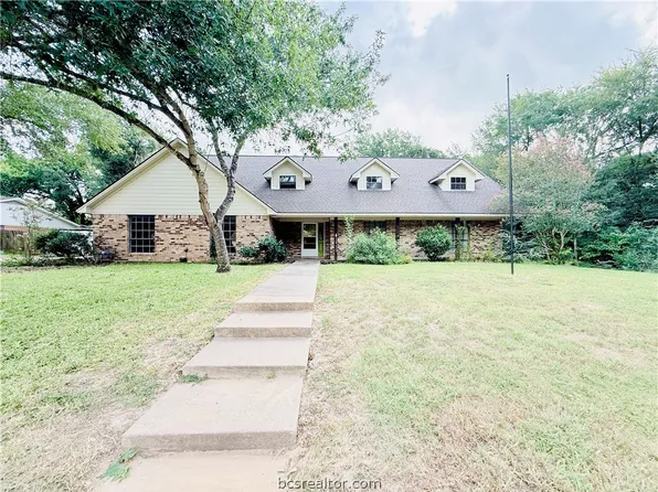 1007 Briar Ln, Navasota, TX 77868