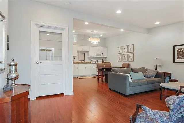 2327 Soniat St #B — Photo 2