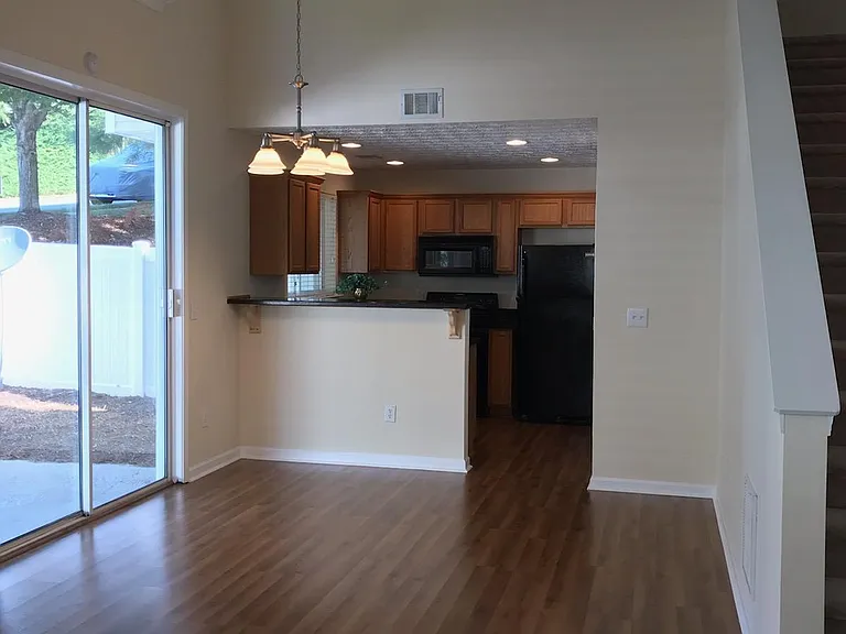 330 Hiawassee Dr — Photo 3