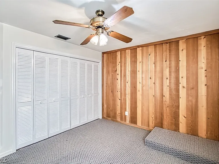 1221 SW 49th St — Photo 37