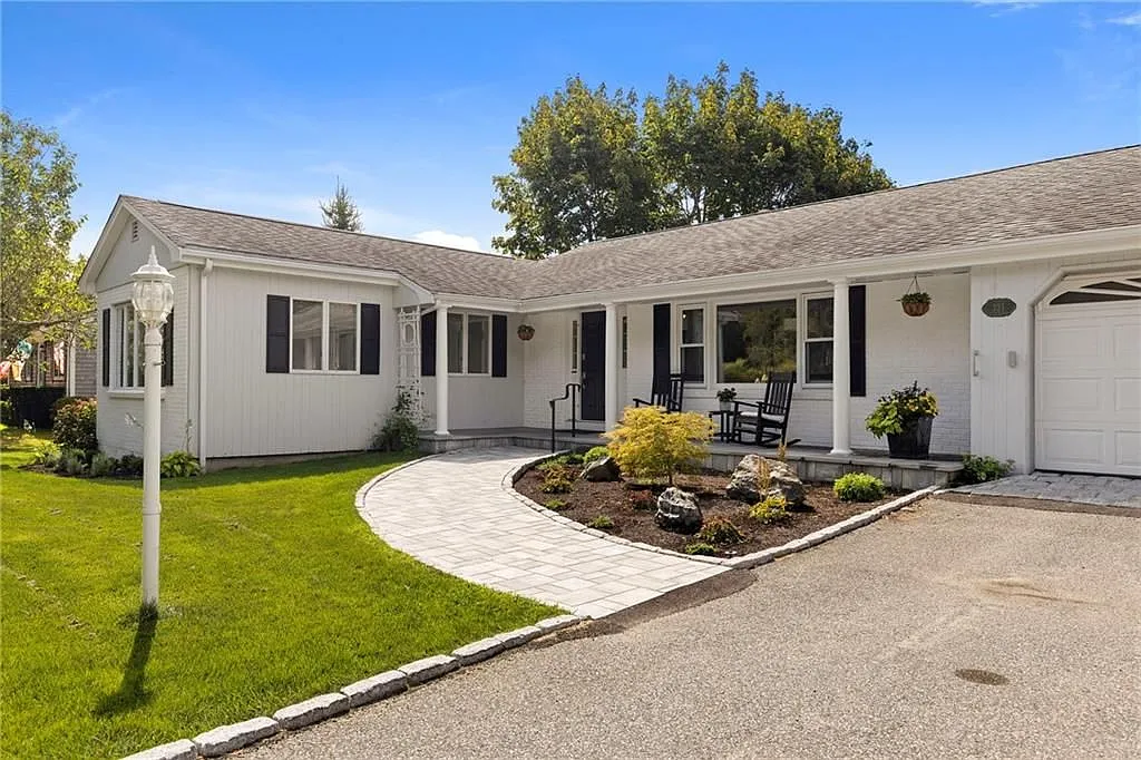 3 bed, 2.0 bath, 1800 sqft, $3,600 — Photo 3