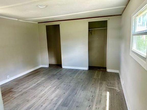 4th image of 2333 Golfview St