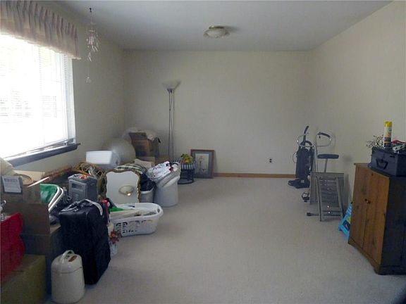 2nd image of 679 Meadowbrook Dr