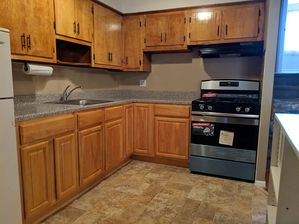 1st image of 106 Bay 14th St #3