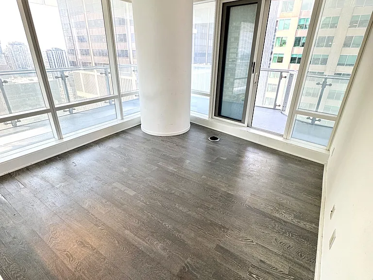 1 Bloor St E #2510 — Photo 10