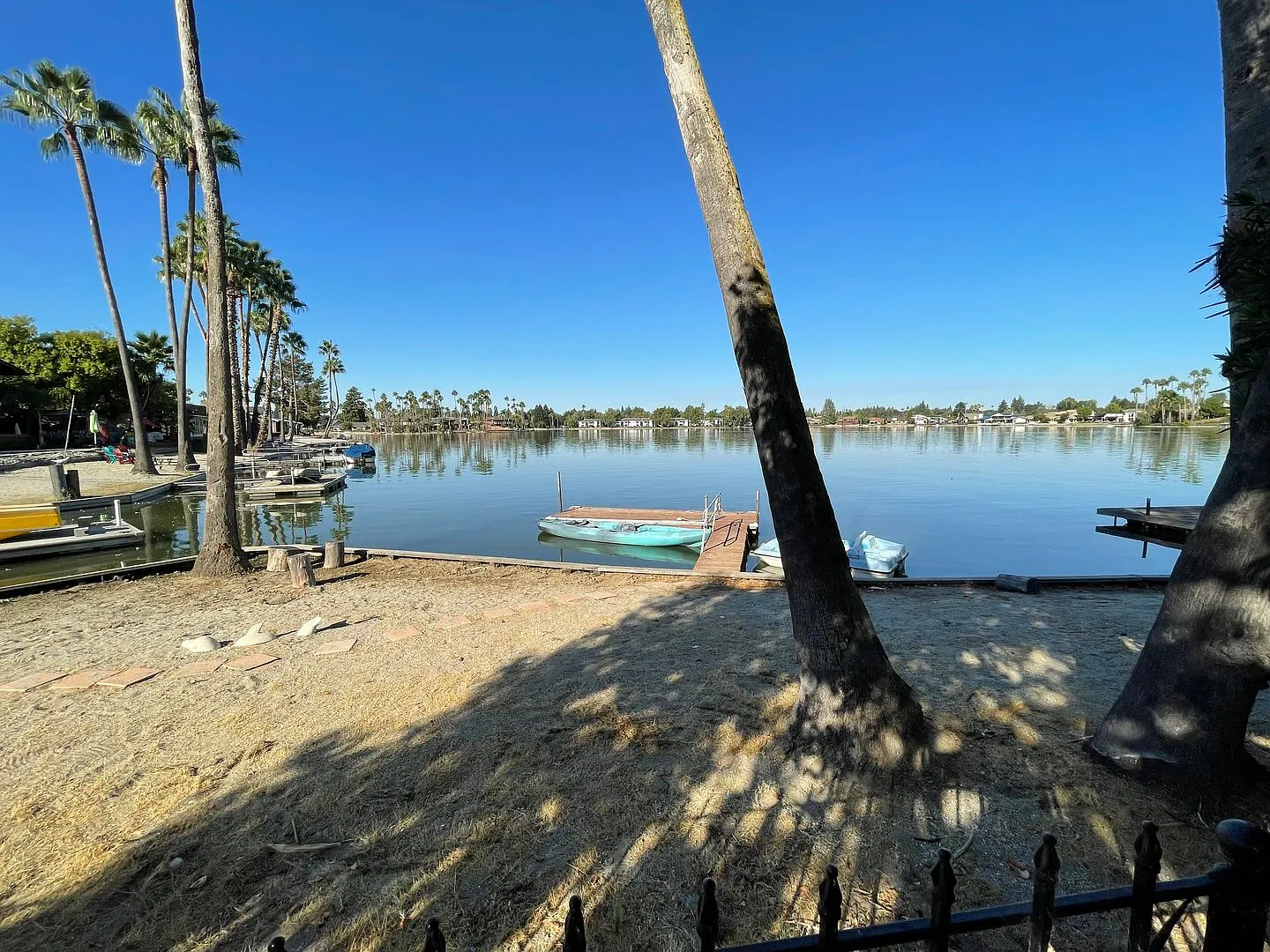 Welcome To Your Dream Home On the Ultimate Lakefront! — Photo 2
