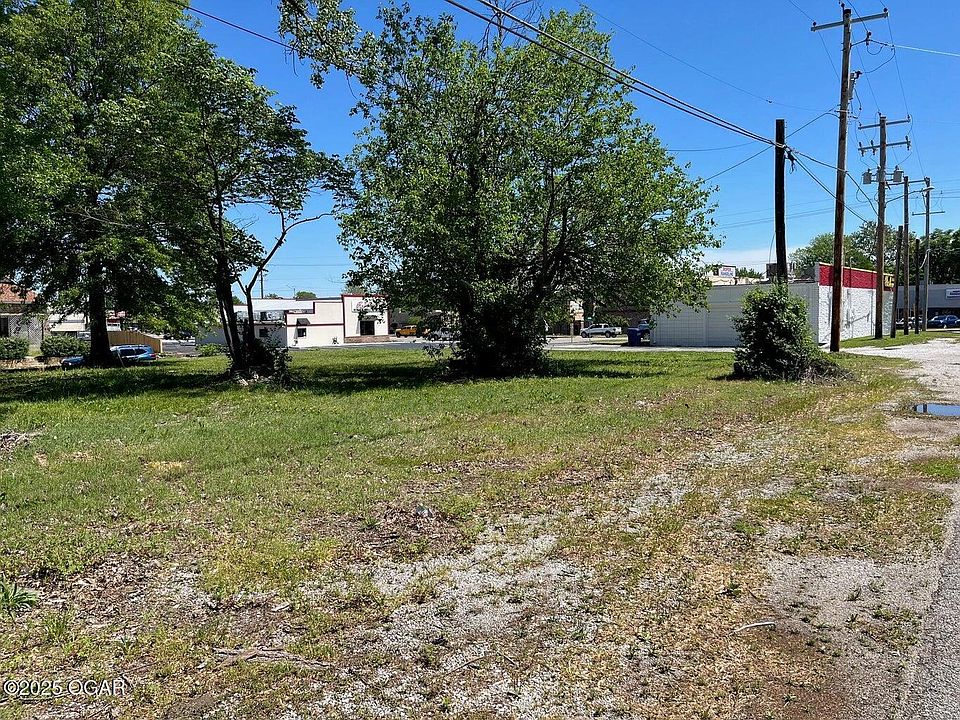 1st image of 2916 E 9th St