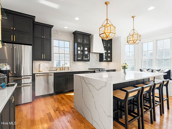 3rd image of 1105 Turnberry Lane