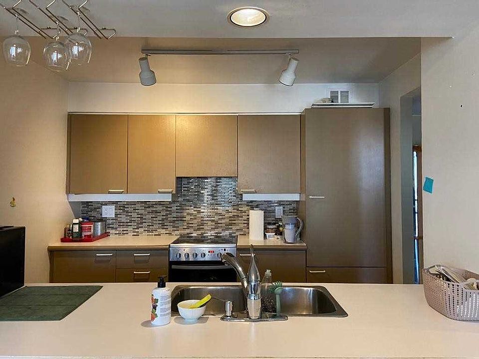 2nd image of 50 Eglinton Ave W Unit 802