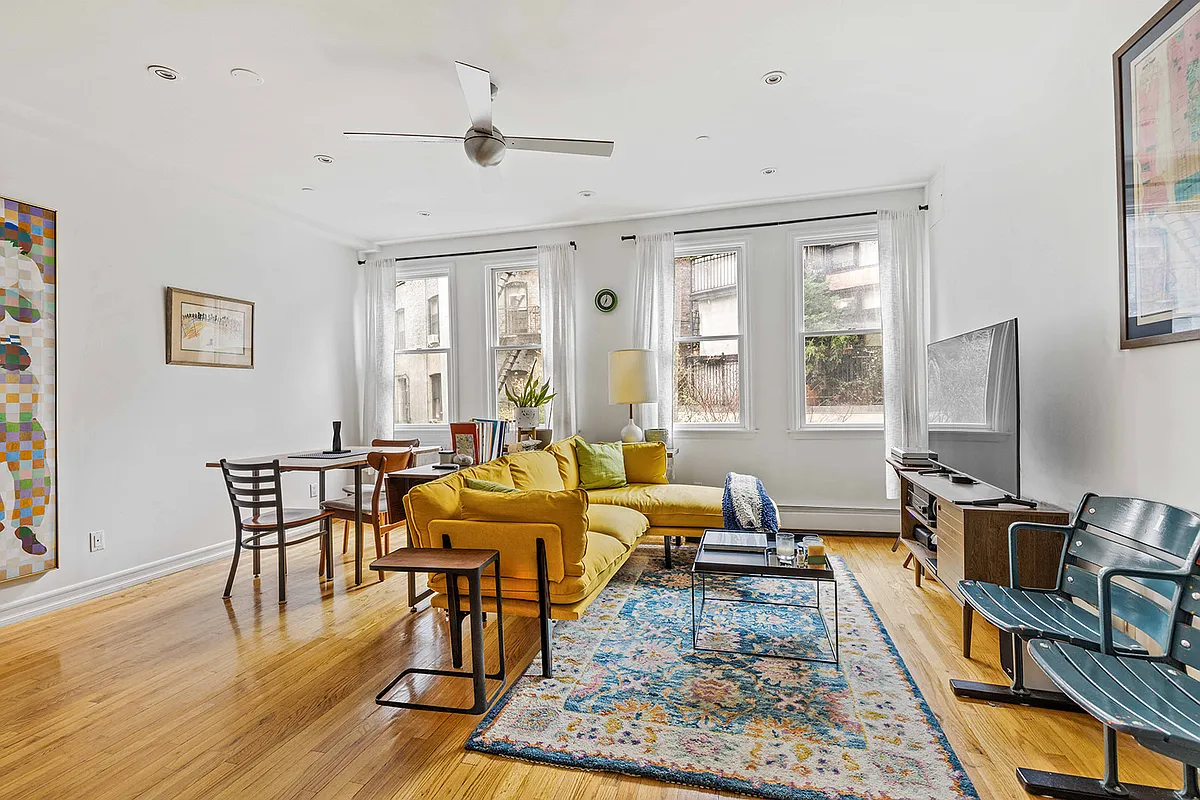 Building Photo - 407 E 12th St #2RN