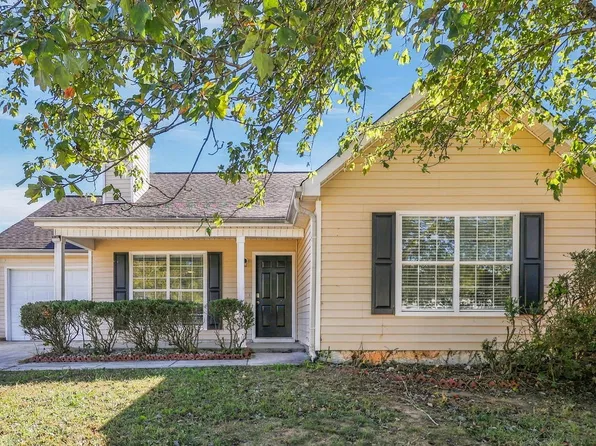 1077 Meadow Glen Cir, Fairburn, GA 30213