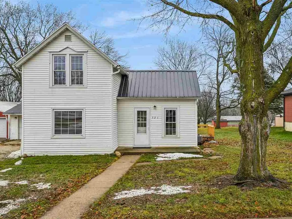 321 3rd St S, Coggon, IA 52218