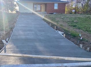 3289 Gill Rd, Memphis, TN 38109