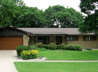 1003 Hampton Rd, Washington, IL 61571