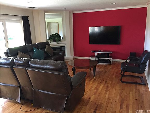 5th image of 23700 Blythe St