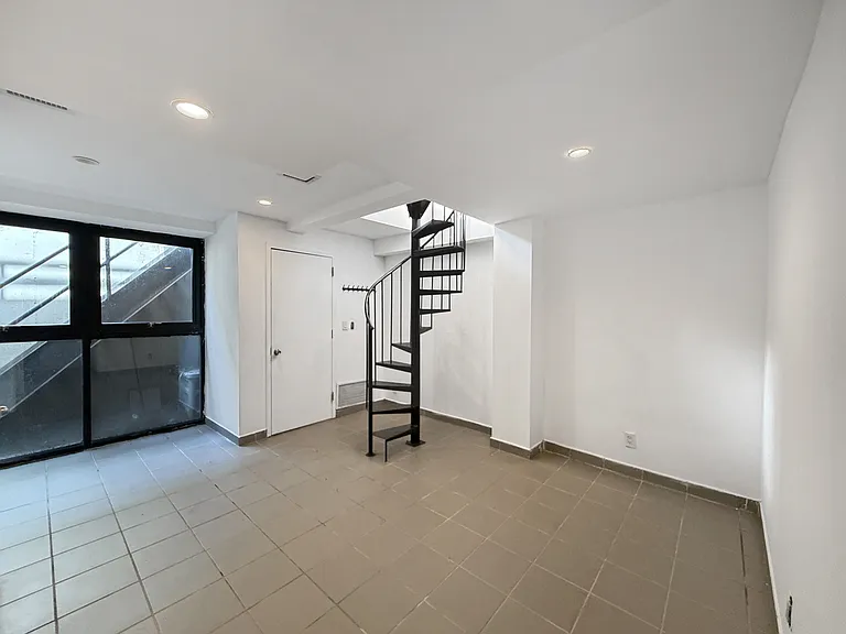 90 Clermont Ave #1L — Photo 9
