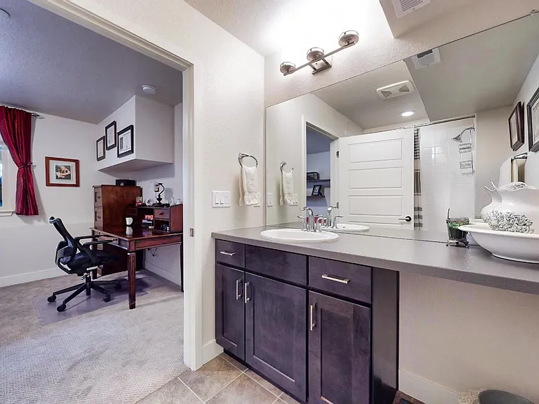 1061 Johnson Ln — Photo 21