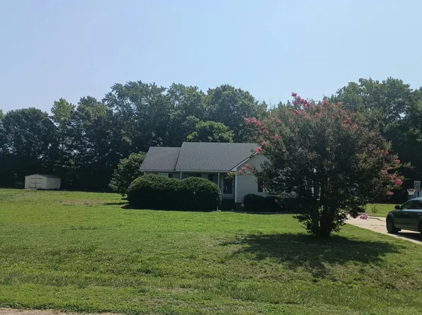 75 Candlewood Dr, Zebulon, NC 27597