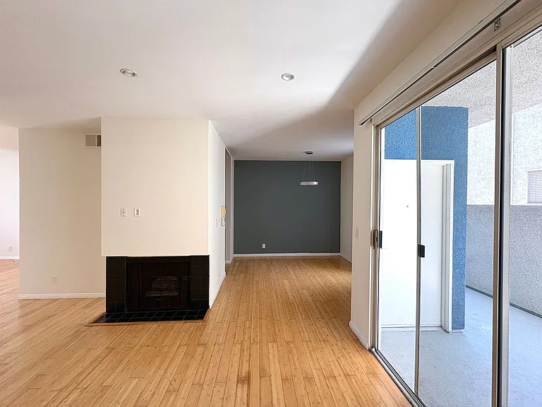 2481 S Corinth Ave — Photo 2