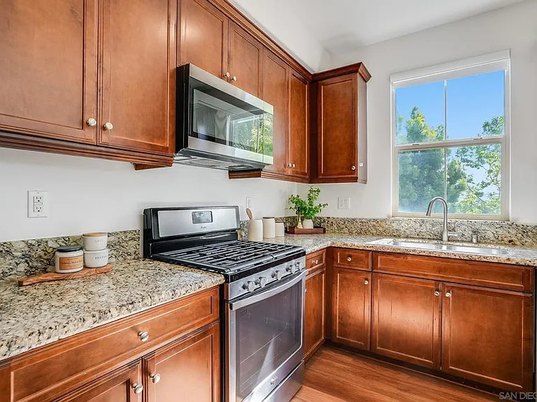 1876 Champagne Ct #5 — Photo 41