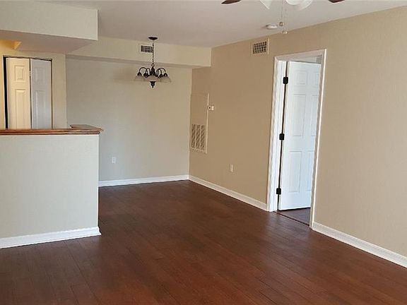 4th image of 3032 Parkway Blvd APT 202