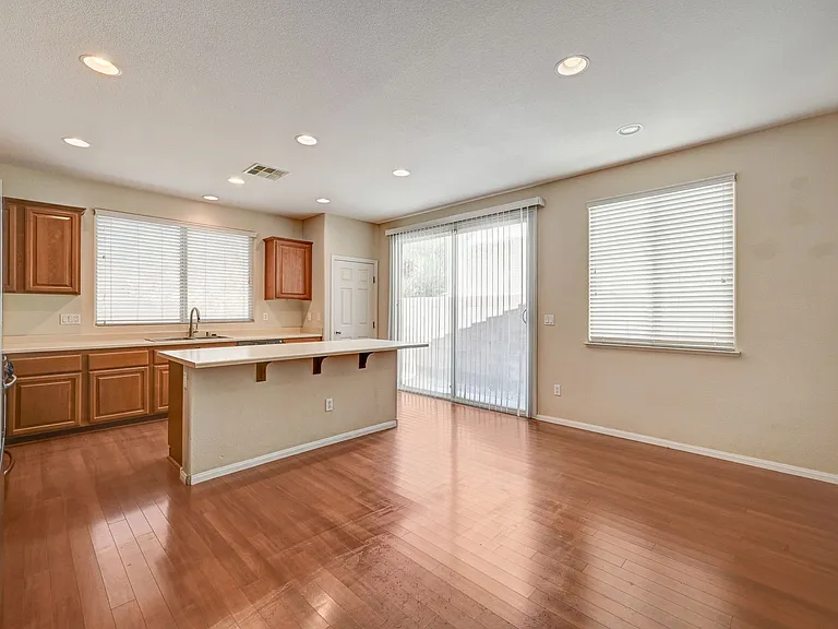 4421 Desert Home Ave — Photo 19