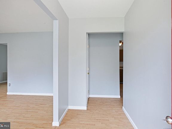 2nd image of 909 Fowler Ct