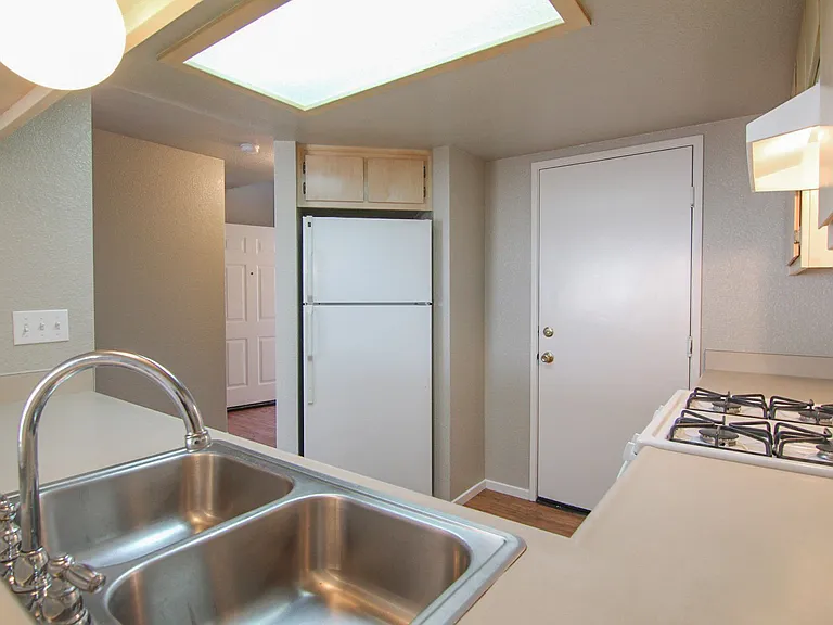 1172 Burton Dr — Photo 6