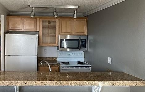 Kitchen, granite countertops, counter bar
