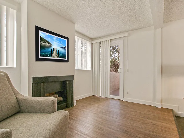 Woodcliff Apartments — Photo 65