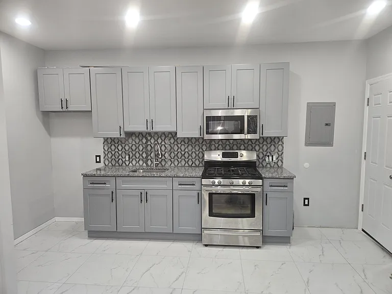 236 Fulton Ave #2 — Photo 4