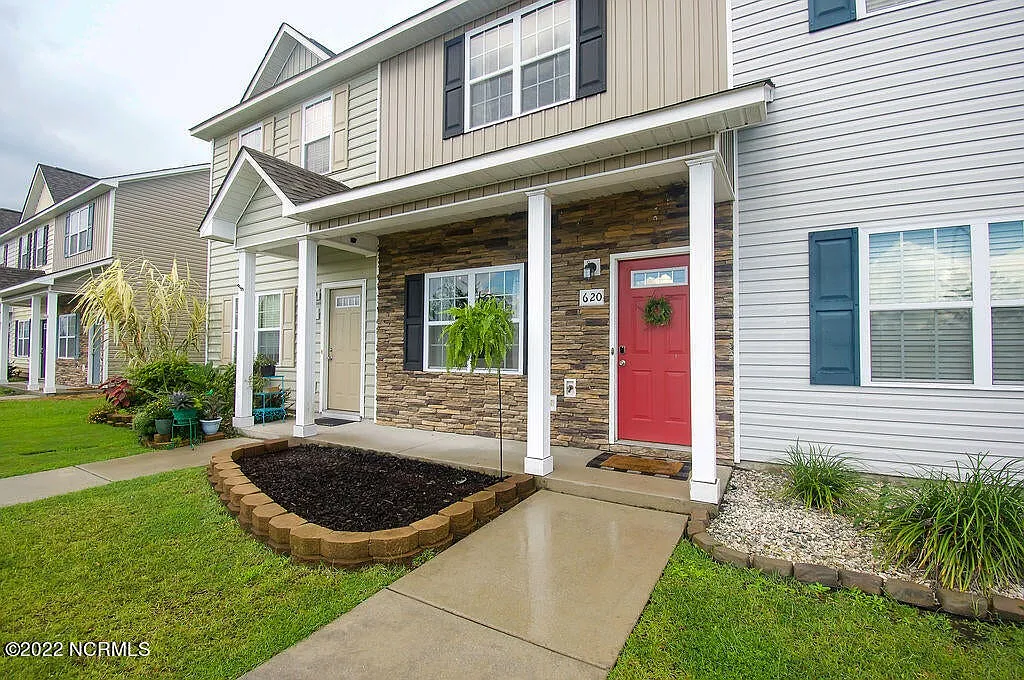 2 bed, 1120 sqft, $1,750 — Photo 1
