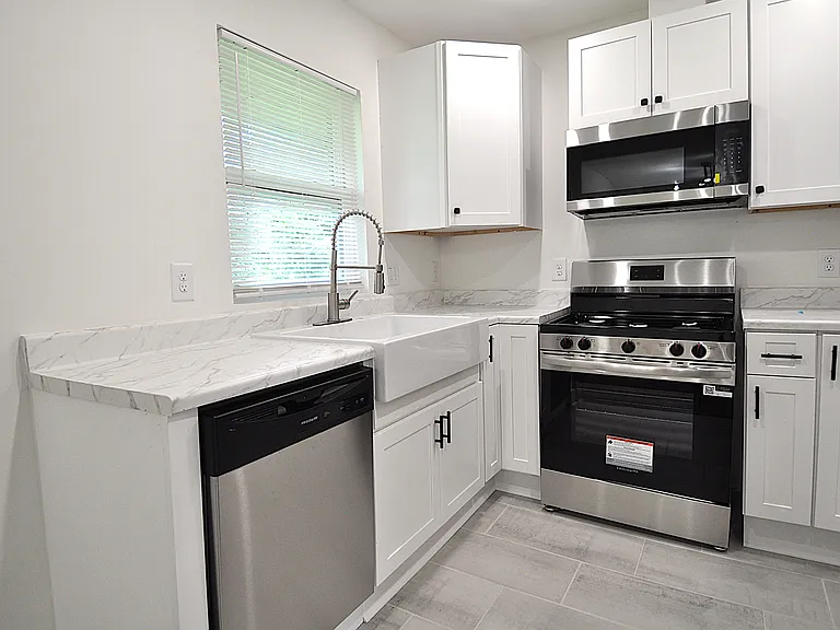 1742 Valencia Rd — Photo 4