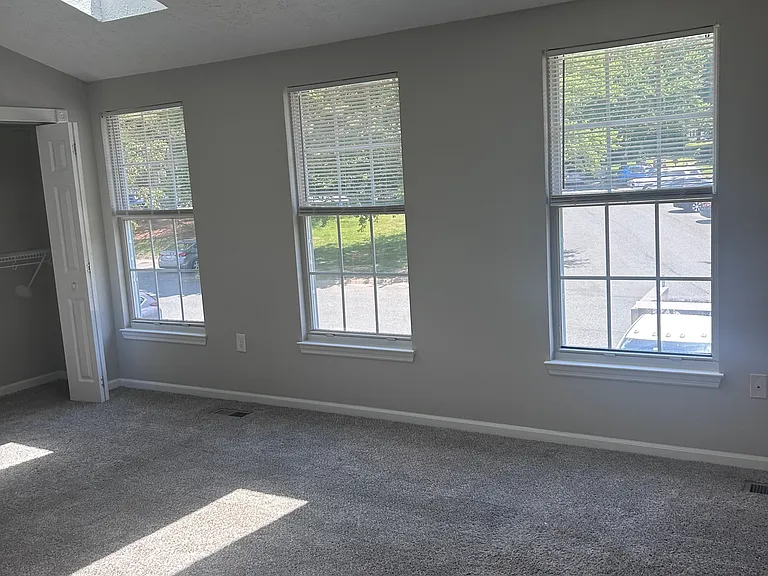1810 Queen Anne Sq — Photo 24