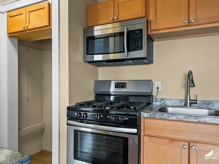 618 Gambell St #11 — Photo 23