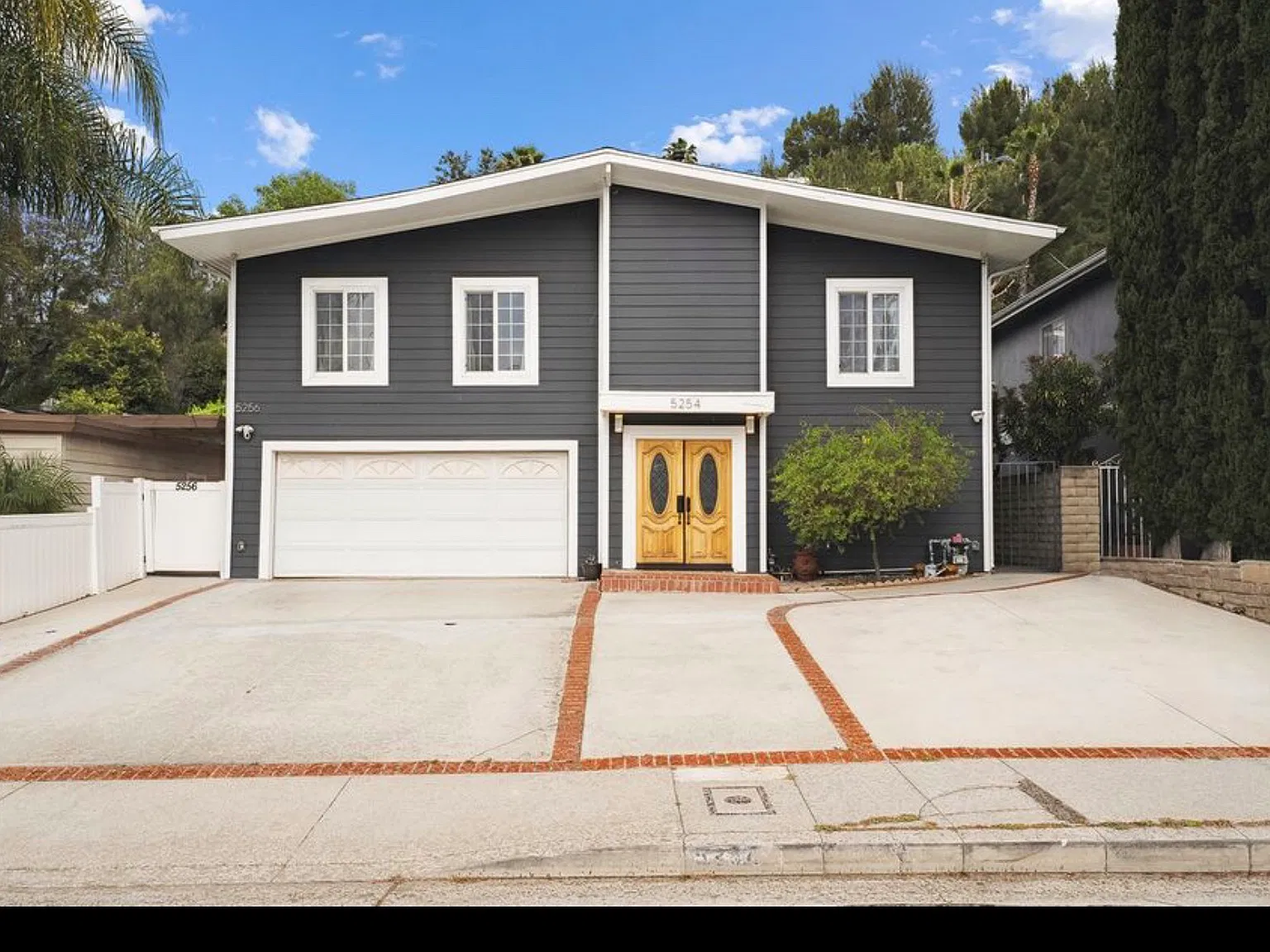 Don Pio Dr, Woodland Hills — Photo 1