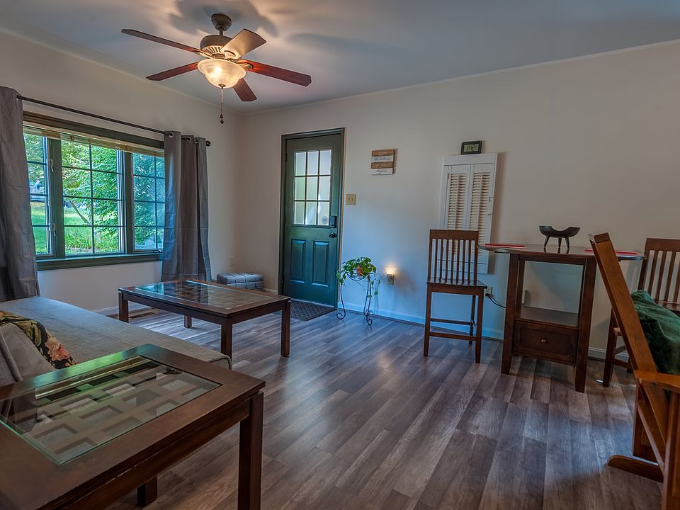 1st image of 202 Chinaberry Dr