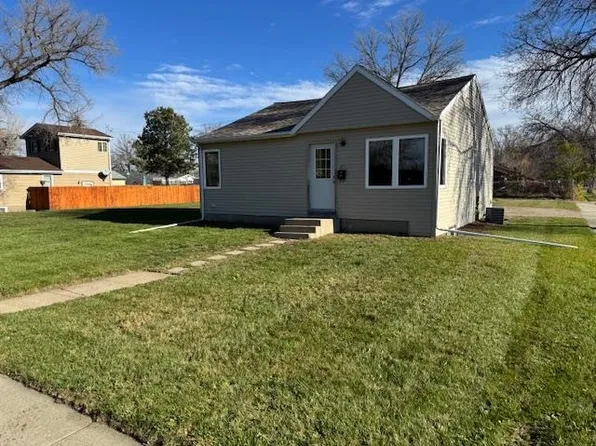 200 18th St NW, Minot, ND 58703