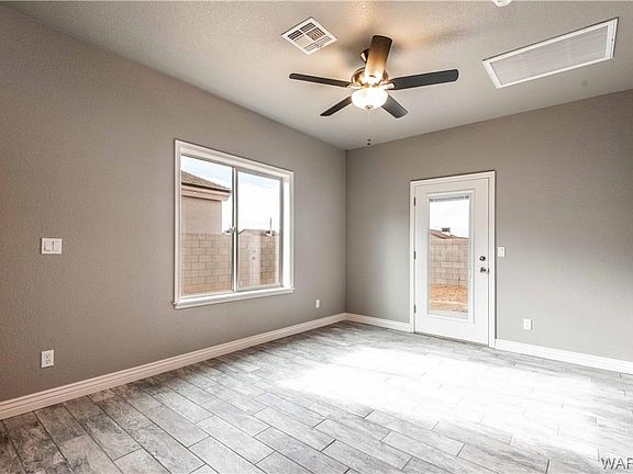 5th image of 3383 Rosewood St
